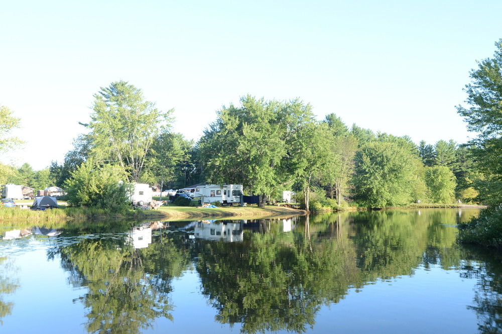 Lake George Escape - Campground Warrensburg Bagian luar foto
