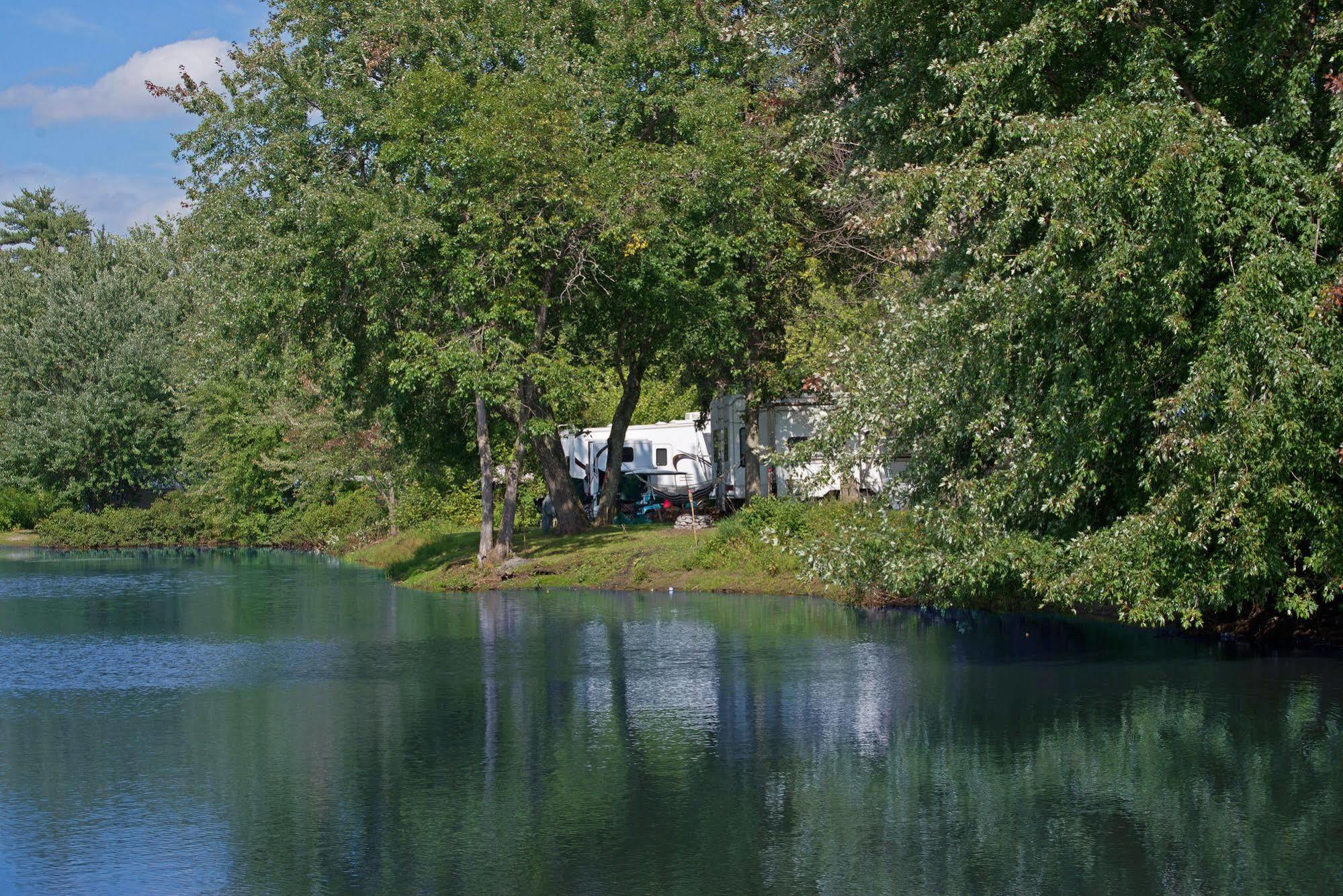 Lake George Escape - Campground Warrensburg Bagian luar foto