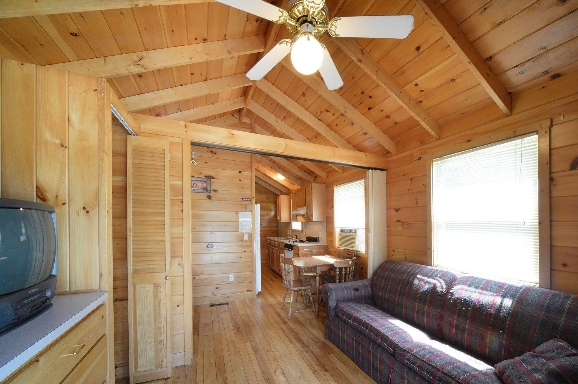 Lake George Escape - Campground Warrensburg Bagian luar foto